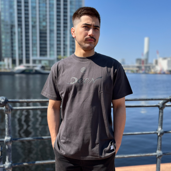 DEEN Tシャツ S/S 家紋刀鍛冶 墨 DNTS17_SM_