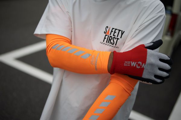 ユニバーサルオーバーオール　Traffic Cone Tee　UN26112400P_